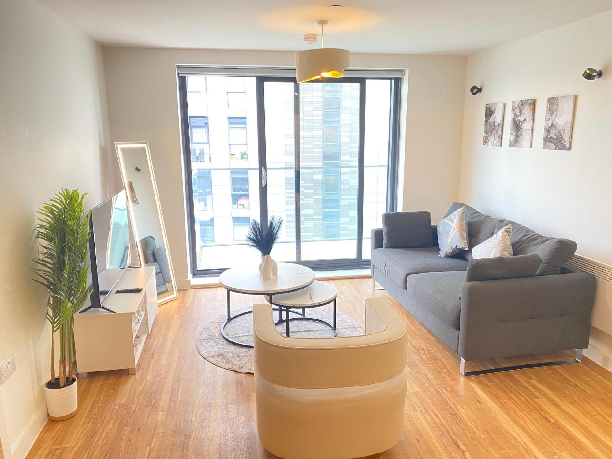 Luxury 2-Bed High-Rise In Manchester With Parking Экстерьер фото