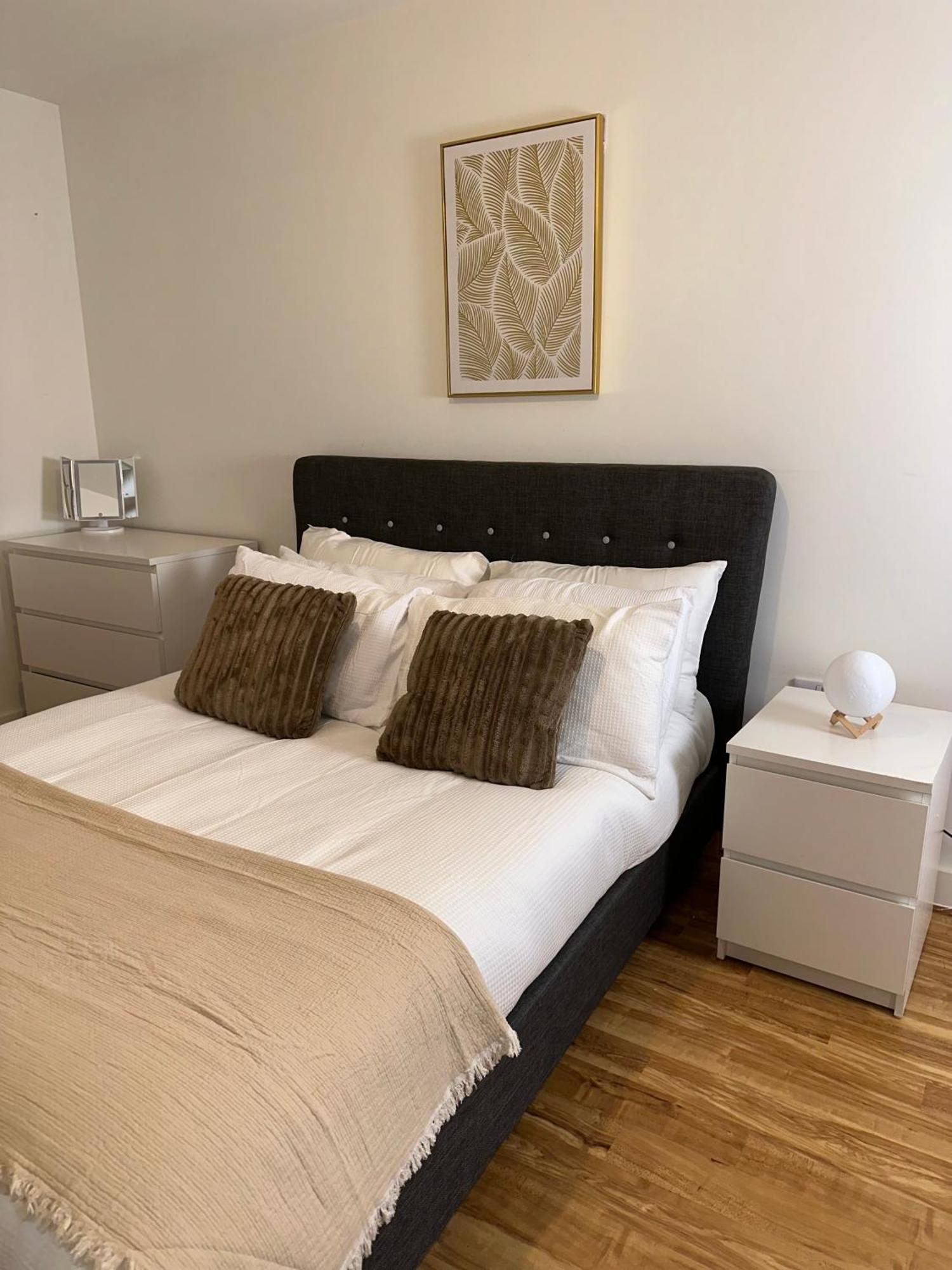 Luxury 2-Bed High-Rise In Manchester With Parking Экстерьер фото