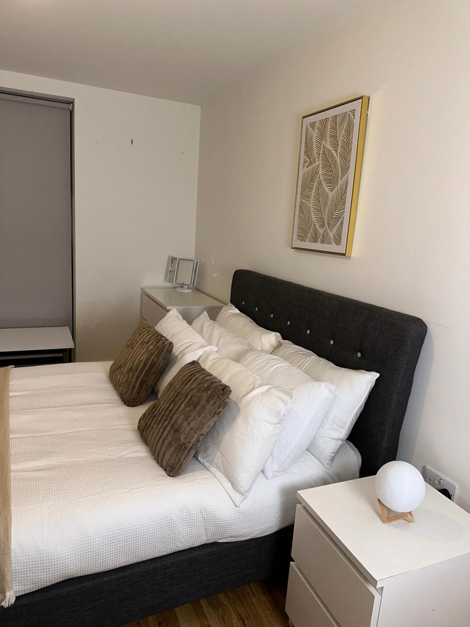 Luxury 2-Bed High-Rise In Manchester With Parking Экстерьер фото