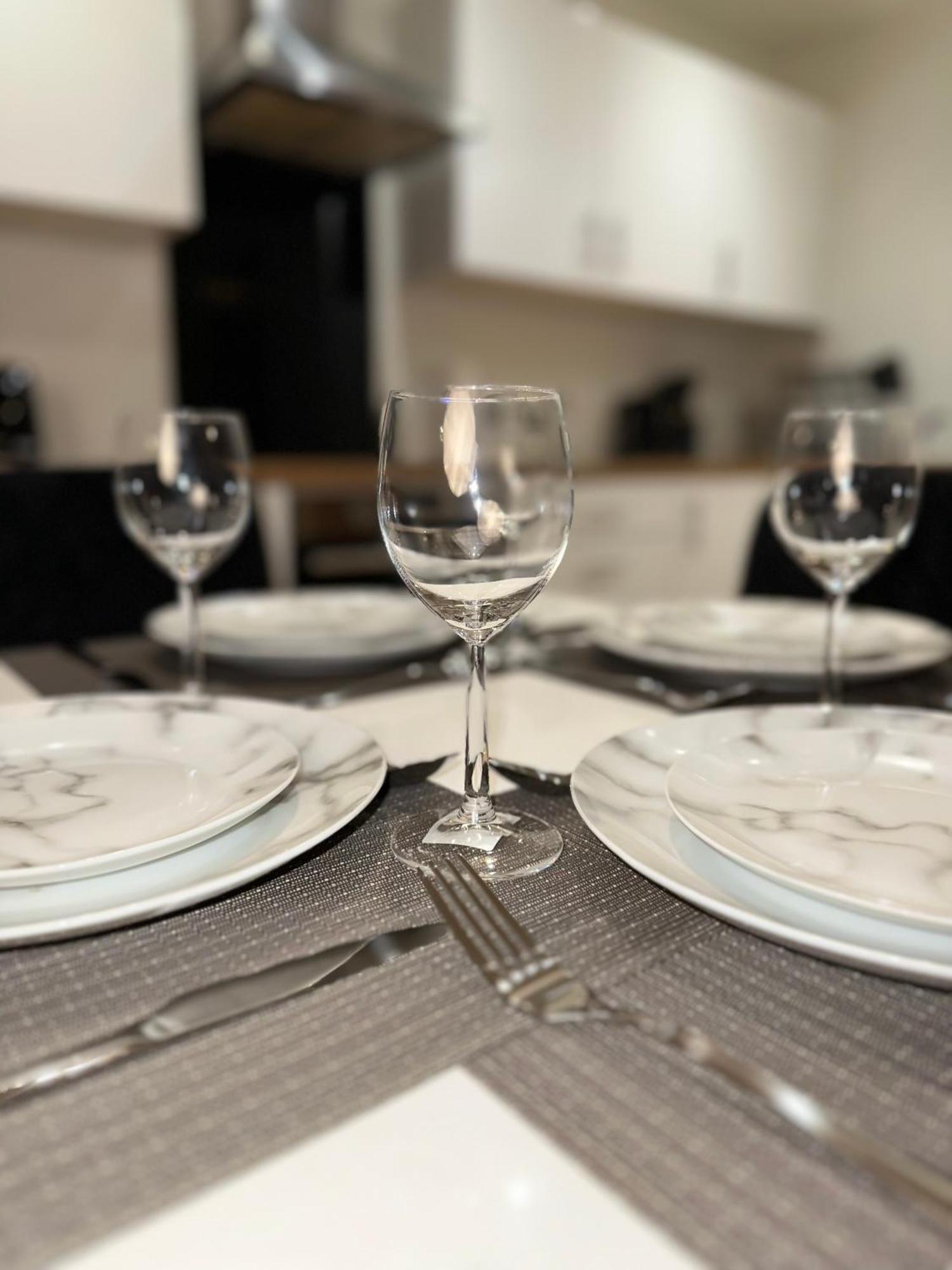 Luxury 2-Bed High-Rise In Manchester With Parking Экстерьер фото