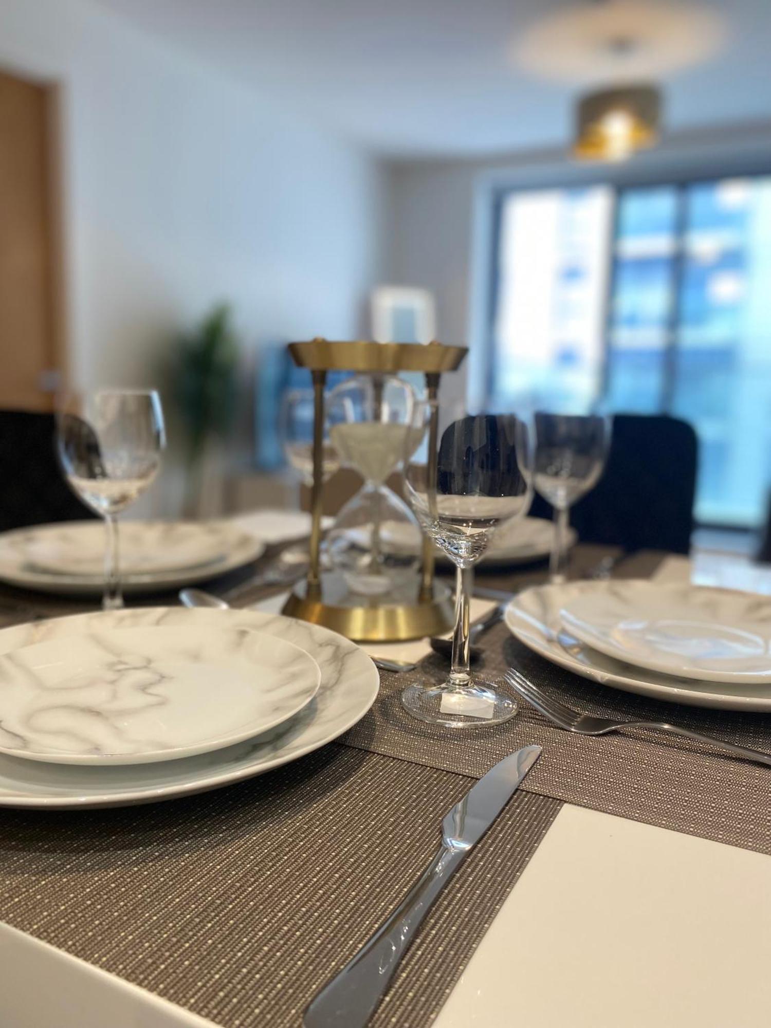 Luxury 2-Bed High-Rise In Manchester With Parking Экстерьер фото