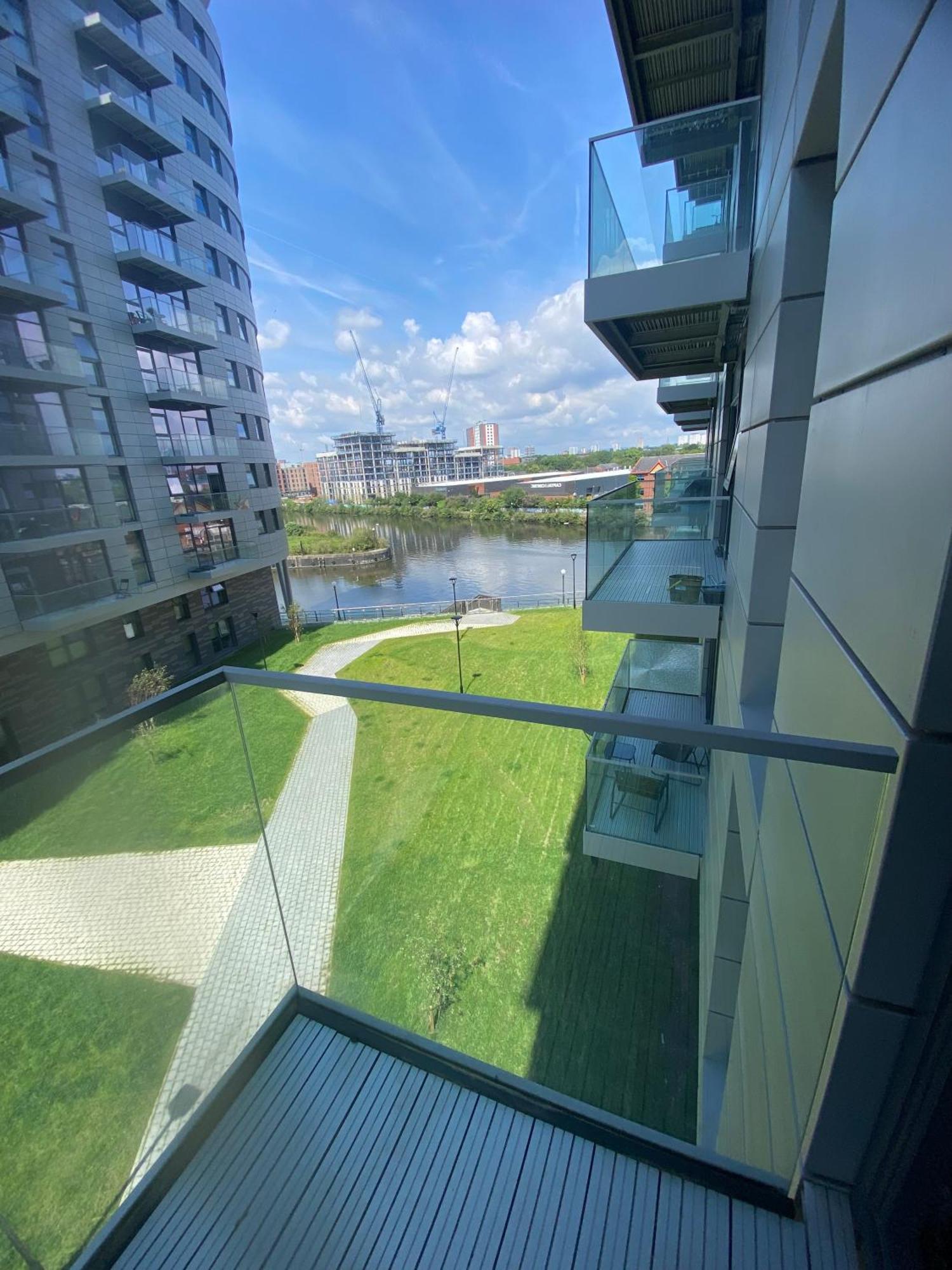 Luxury 2-Bed High-Rise In Manchester With Parking Экстерьер фото